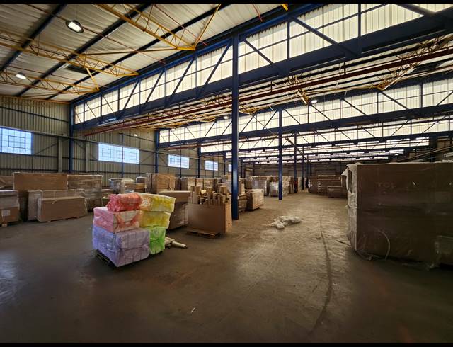 20,860M² WAREHOUSE FOR SALE IN CLAYVILLE